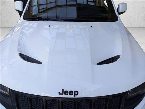 Used 2016 Jeep Grand Cherokee SRT image 23