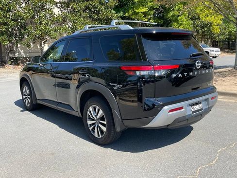 Used 2025 Nissan Pathfinder SL AWD/4WD image 5