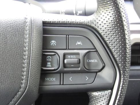 Certified 2025 Toyota Tacoma SR5 AWD/4WD image 27