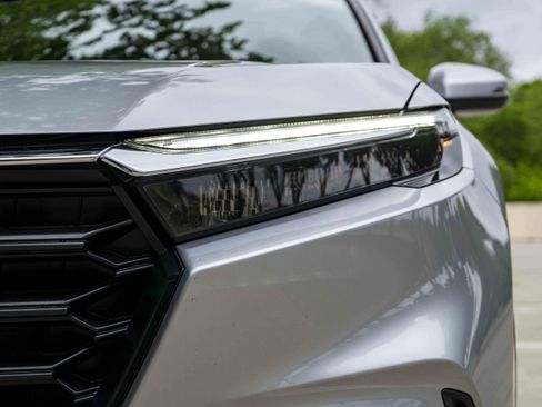 Used 2024 Honda CR-V LX image 11