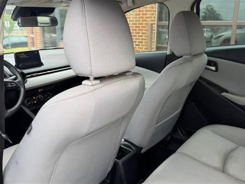 Used 2019 Toyota Yaris L FWD image 21