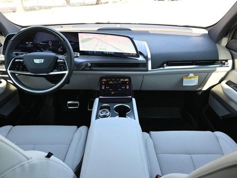 New 2026 Cadillac Vistiq Sport w/ LPO, Floor Liner Package image 27