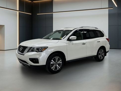 Used 2017 Nissan Pathfinder SL w/ SL Tech Package FWD image 1