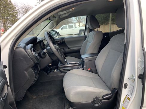 Used 2022 Toyota Tacoma SR image 9