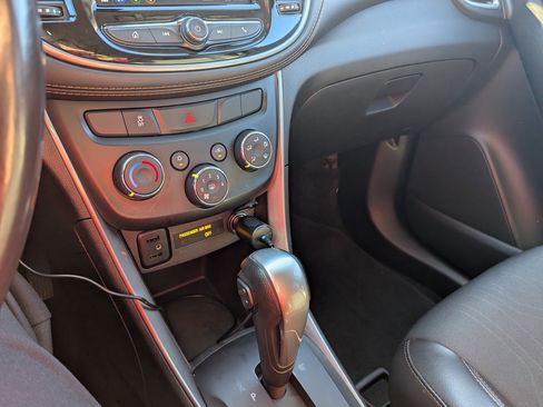 Used 2022 Chevrolet Trax LT w/ Sport Edition image 21