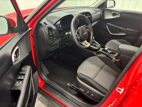 Used 2025 Kia Soul S image 12