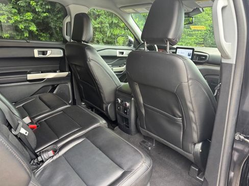 Used 2021 Ford Explorer Limited w/ Equipment Group 301A AWD/4WD image 16