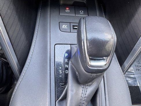 Used 2023 Toyota Venza XLE image 29