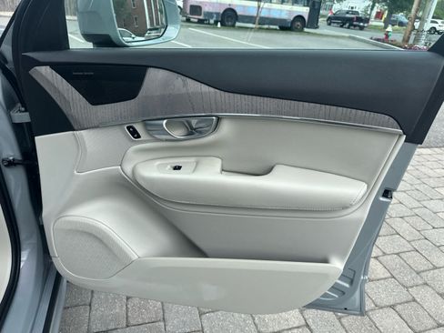 Used 2024 Volvo XC90 B6 Plus AWD/4WD image 40