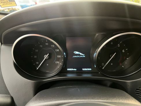 Used 2020 Jaguar F-PACE Premium image 31