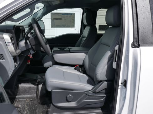 New 2025 Ford F550 4x4 SuperCab Super Duty image 3