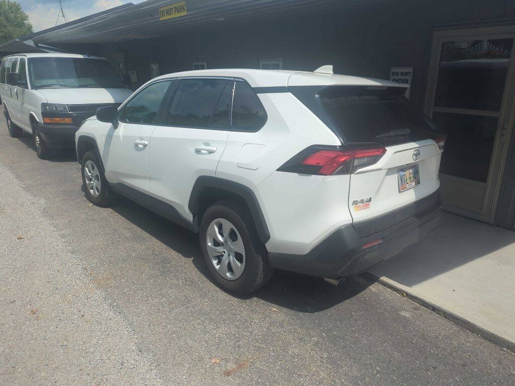 Used 2025 Toyota RAV4 LE AWD/4WD image 3