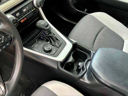 Used 2021 Toyota RAV4 XLE image 16