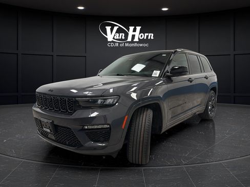 Used 2025 Jeep Grand Cherokee Summit w/ Obsidian Package AWD/4WD image 3