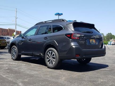 Used 2025 Subaru Outback Premium image 6