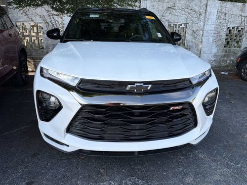Used 2023 Chevrolet TrailBlazer RS w/ Convenience Package FWD image 2