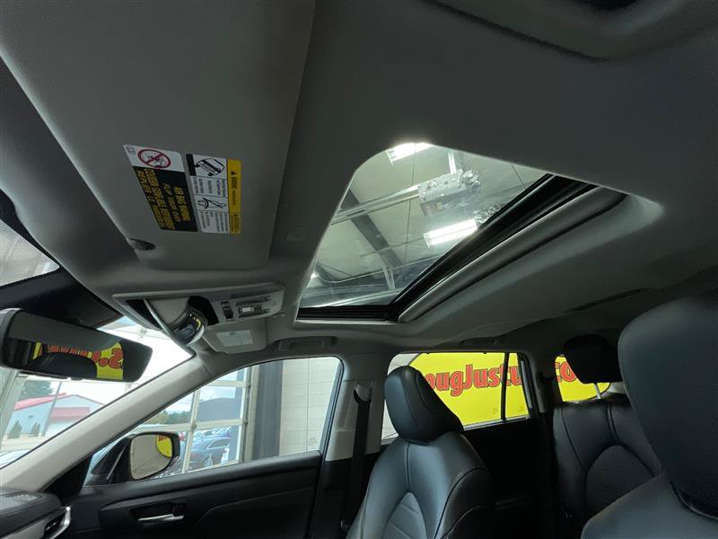 Used 2023 Toyota Highlander XLE FWD image 14