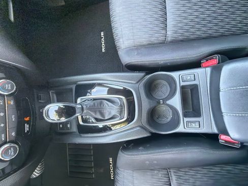 Used 2020 Nissan Rogue SV w/ Sun & Sound Touring Package AWD/4WD image 15