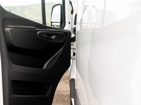 Used 2025 Mercedes-Benz Sprinter 2500 image 20