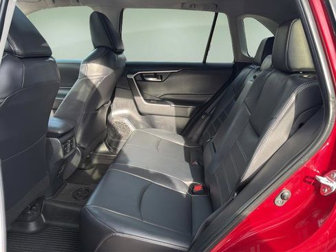 Used 2020 Toyota RAV4 XLE Premium image 15