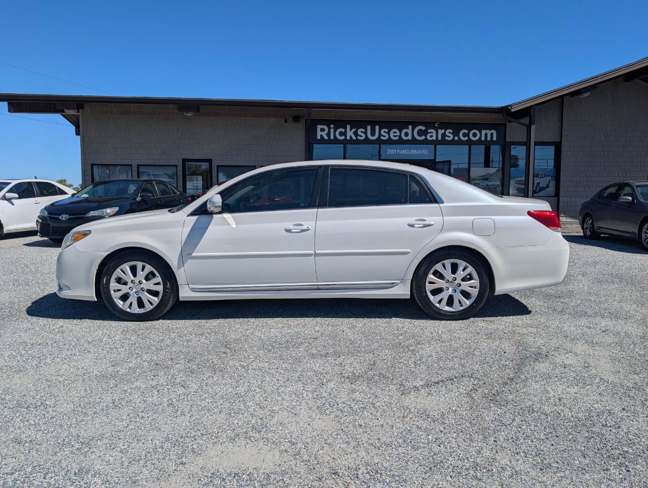 Used 2011 Toyota Avalon FWD image 11