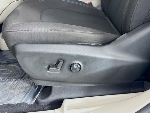 Used 2021 Chrysler Pacifica Touring FWD image 20