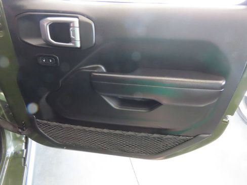 Used 2021 Jeep Wrangler Unlimited Rubicon AWD/4WD image 36