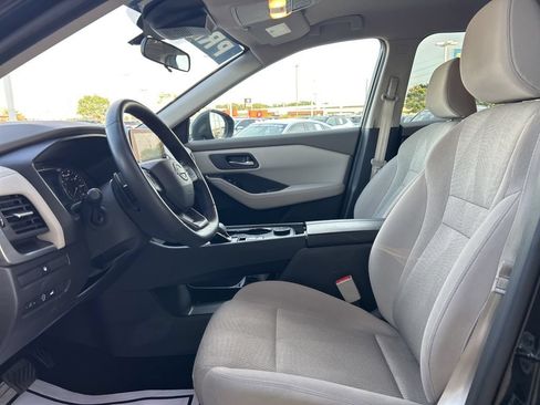 Used 2025 Nissan Rogue SV AWD/4WD image 13