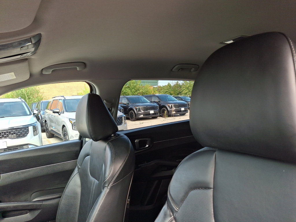 Used 2024 Kia Sorento S FWD image 25
