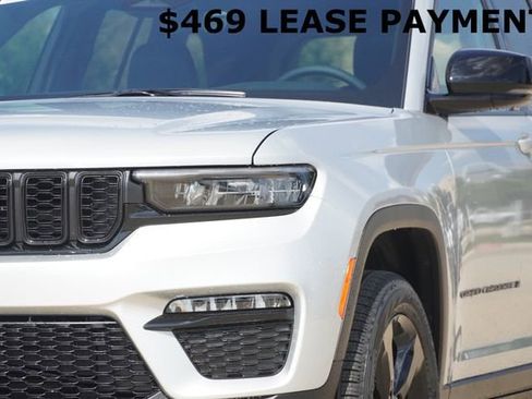 New 2025 Jeep Grand Cherokee Limited w/ Black Appearance Package AWD/4WD image 4