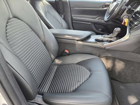 Used 2024 Toyota Camry SE FWD image 9
