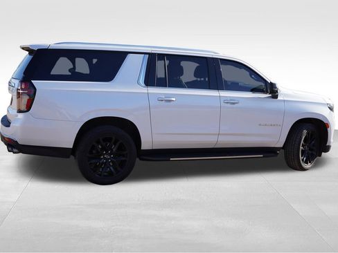 Used 2021 Chevrolet Suburban Premier w/ Premium Package AWD/4WD image 4