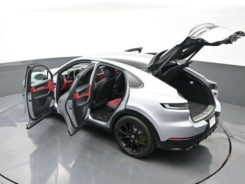 Certified 2025 Porsche Cayenne GTS image 30