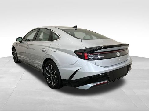 Used 2025 Hyundai Sonata SEL FWD image 3