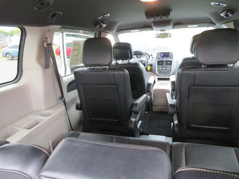 Used 2018 Dodge Grand Caravan SXT image 16