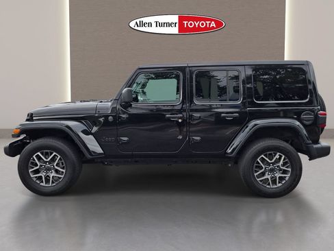 Used 2025 Jeep Wrangler Unlimited Sahara AWD/4WD image 10