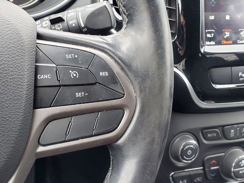 Used 2020 Jeep Cherokee Limited image 20