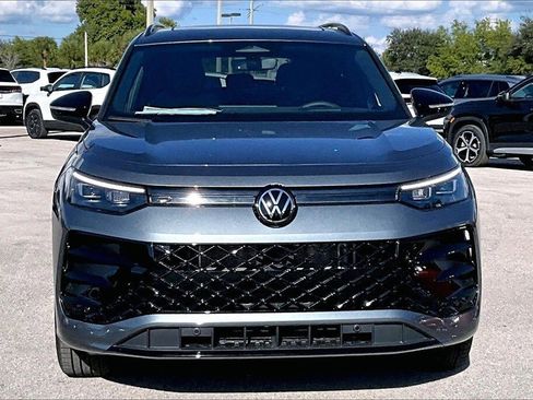 New 2026 Volkswagen Tiguan SE R-Line image 10