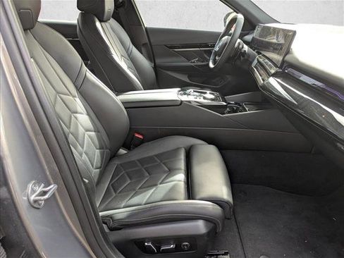 Used 2024 BMW 530i xDrive image 23