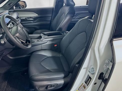 Used 2025 Toyota Grand Highlander AWD Hybrid image 17