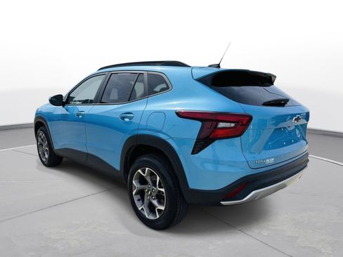 Used 2025 Chevrolet Trax LT w/ Driver Confidence Package image 34