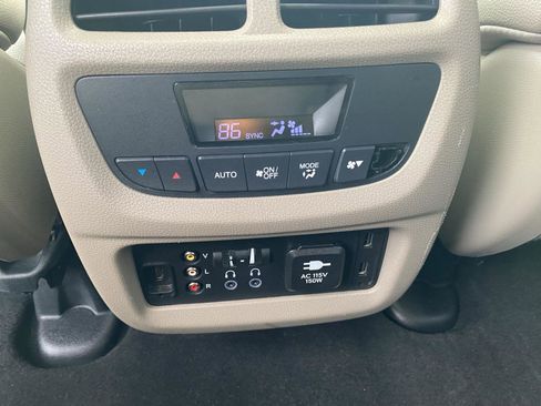 Used 2017 Honda Pilot Touring image 16