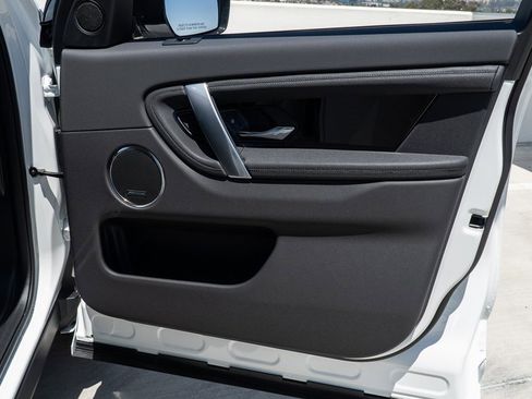 Used 2024 Land Rover Discovery Sport S image 20