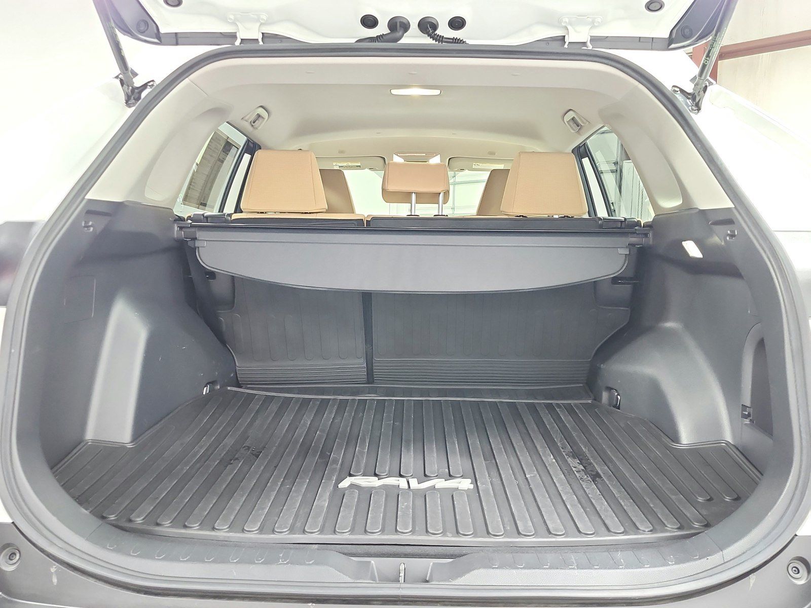 Used 2023 Toyota RAV4 LE AWD/4WD image 42