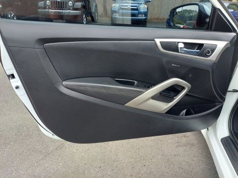 Used 2015 Hyundai Veloster w/ Option Group 03 image 9