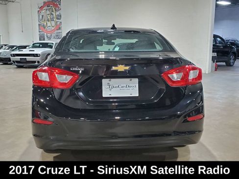 Used 2017 Chevrolet Cruze LT FWD image 10