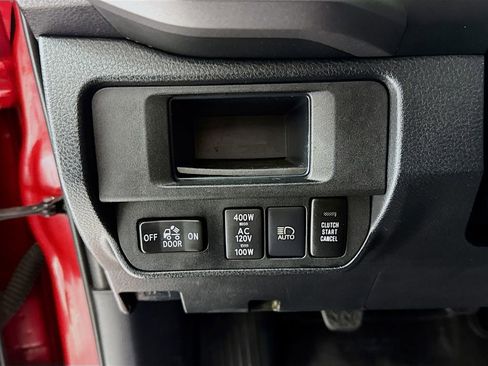 Used 2019 Toyota Tacoma TRD Off-Road w/ TRD Premium Off Road Package image 8