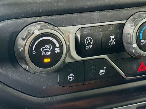 Used 2020 Jeep Wrangler Unlimited Sport AWD/4WD image 19