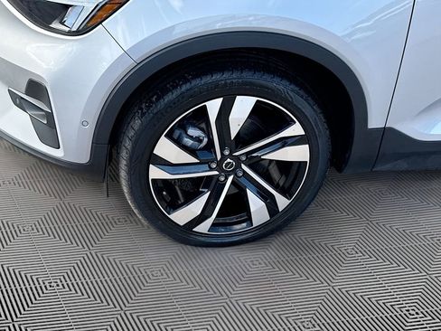 Used 2023 Volvo XC40 B5 Plus image 36