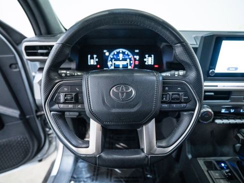 Certified 2025 Toyota 4Runner SR5 AWD/4WD image 16
